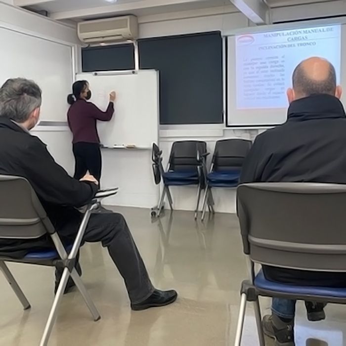 Riscos laborals: La importància de la màxima seguretat com a professionals - Portes i automatismes Enric