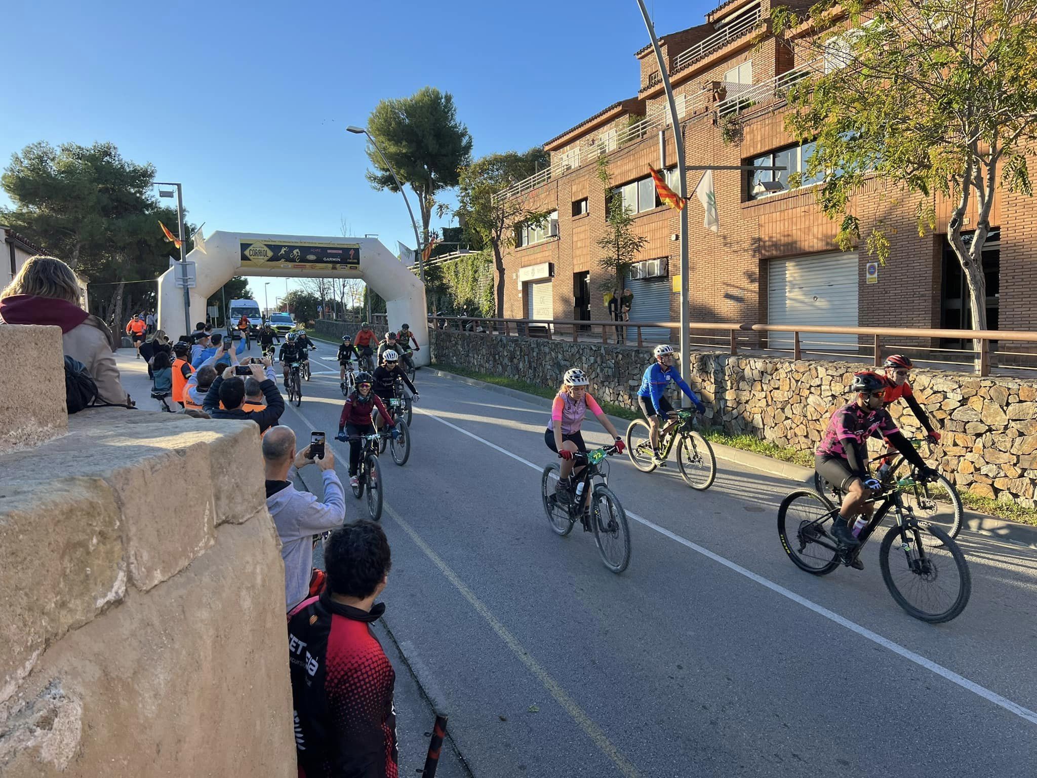 Millora l'entrada del teu hotel amb l'automatitzaci&Atilde;&sup3; de les portes  | Portes i Automatismes Enric