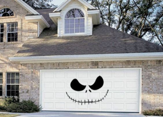 Decoración de puertas de parking en Halloween - Puertas y Automatismos Enric