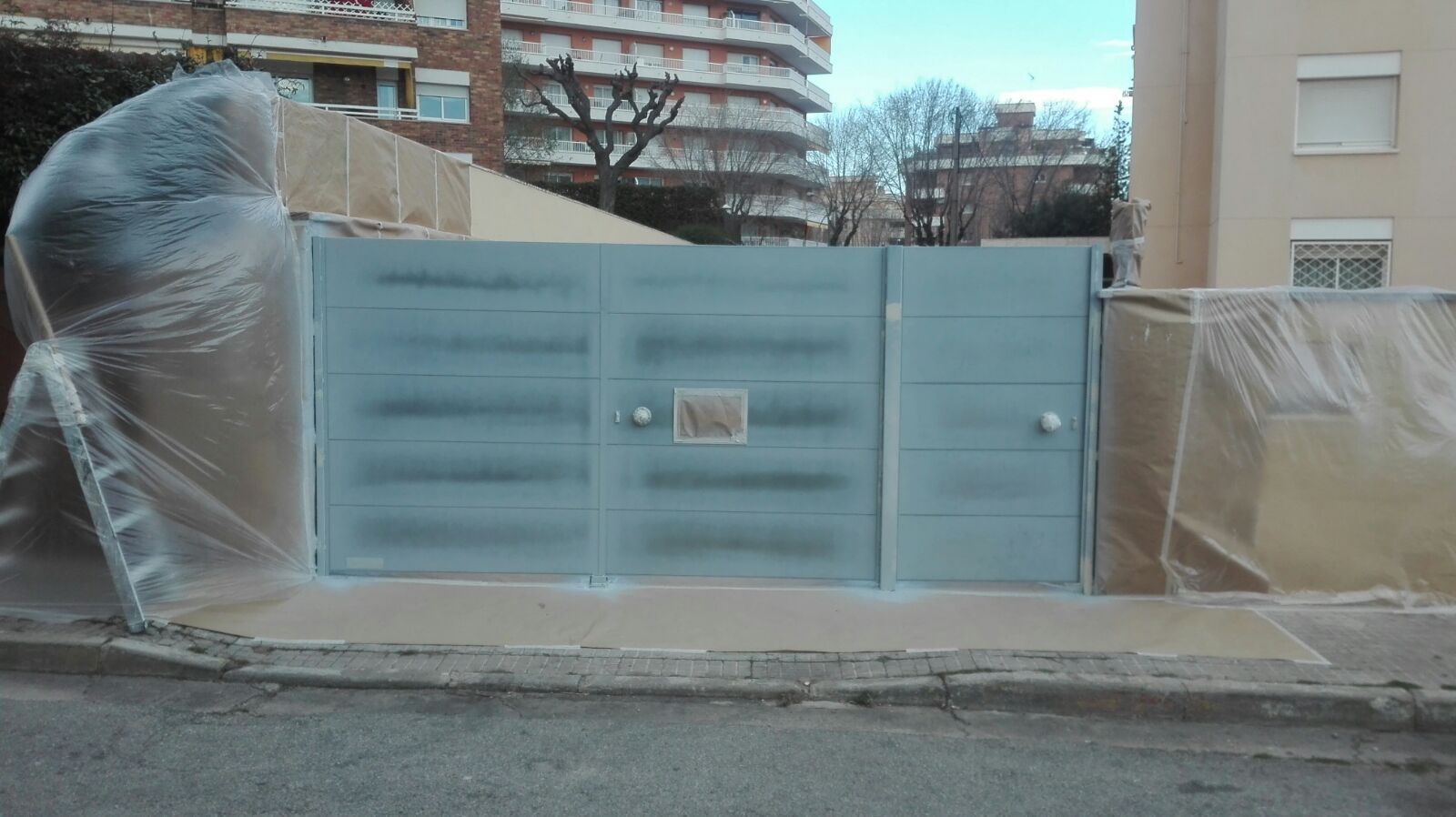 Com pintar una porta automàtica i Automatismes Enric