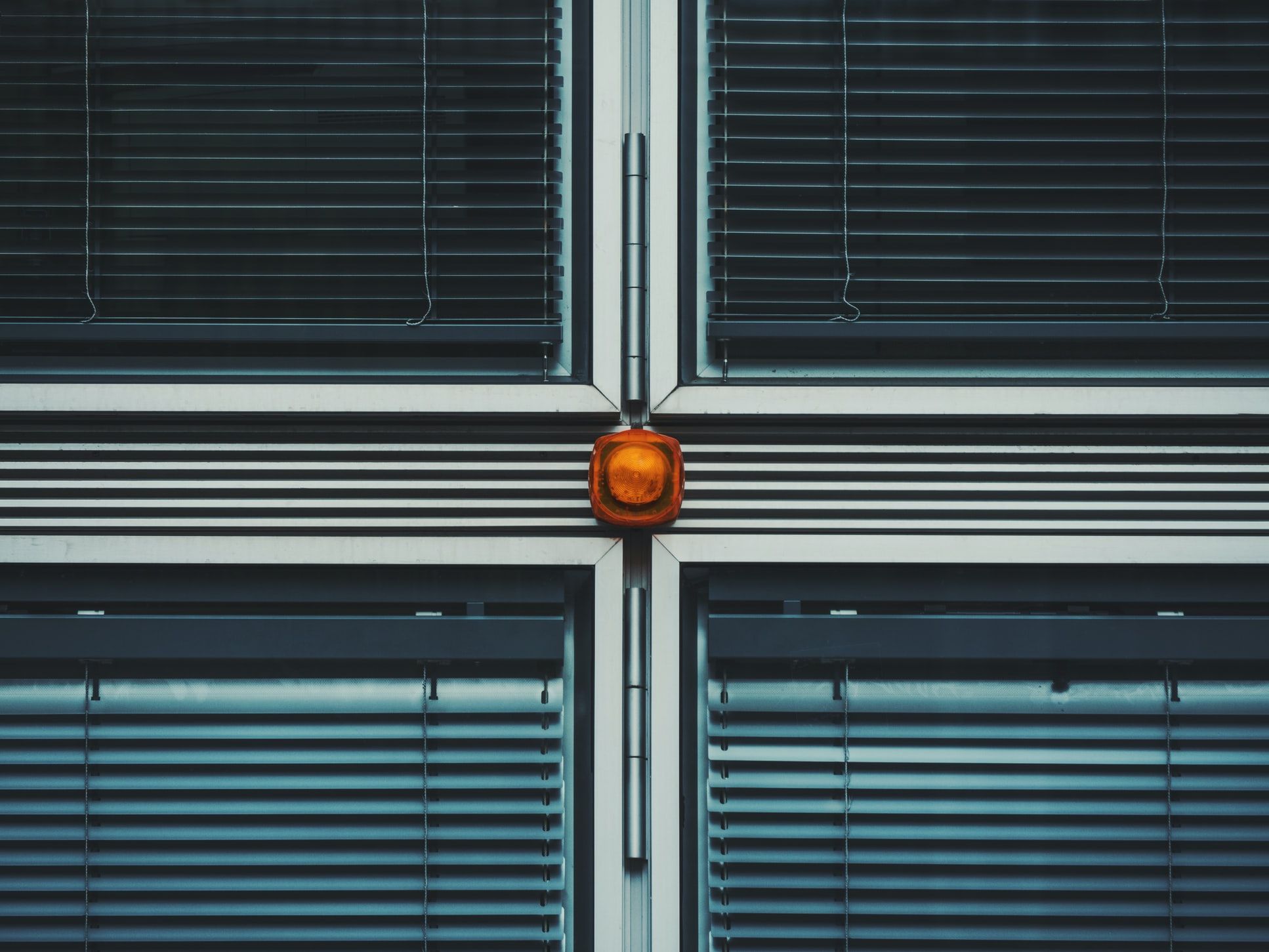 DiferÃ¨ncies entre persiana enrotllable automÃ tica, persiana enrotllable manual i persiana enrotllable elÃ¨ctrica - Portes i automatismes Enric